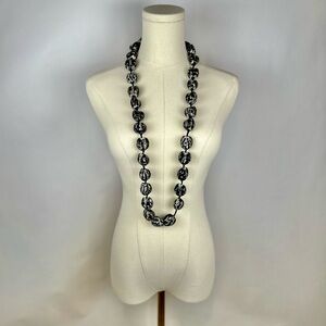 Disney DVC Aulani, Kukui Nut Lei, Black/White